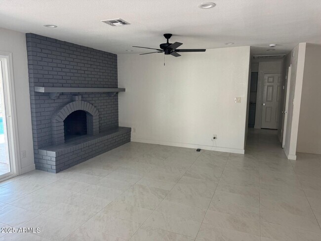 Building Photo - 8837 W Highland Ave