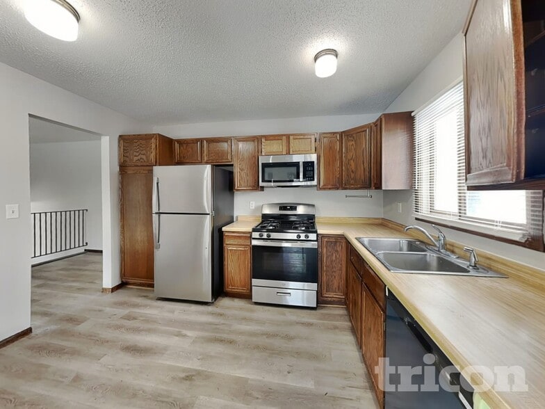 Building Photo - 3401 75th Ave N