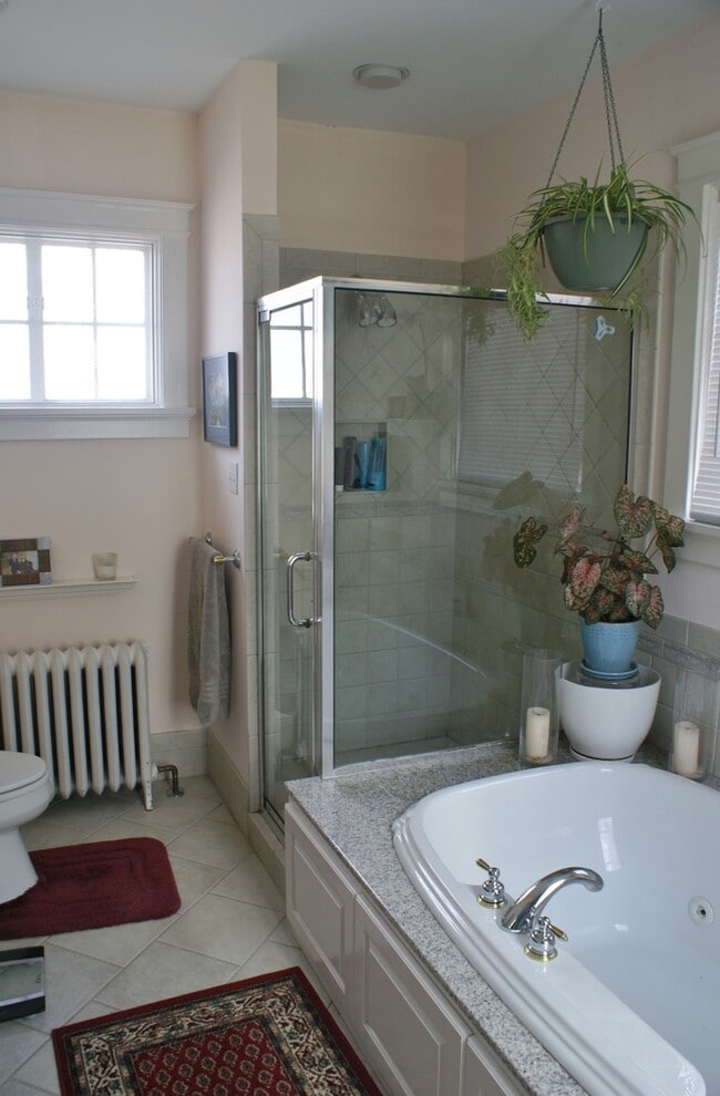 Building Photo - Fantastic Four Bedroom Home in Museum Dist...