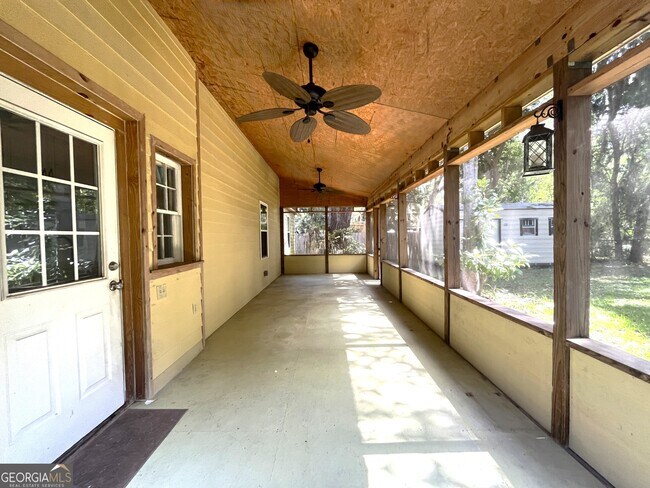 Building Photo - 402 Wheeler St