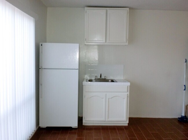 Building Photo - 17433 Vanowen St