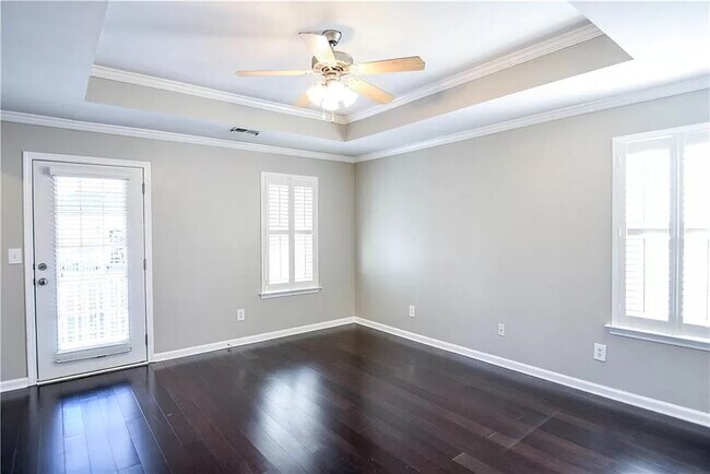 Building Photo - 587 Delbridge St NW
