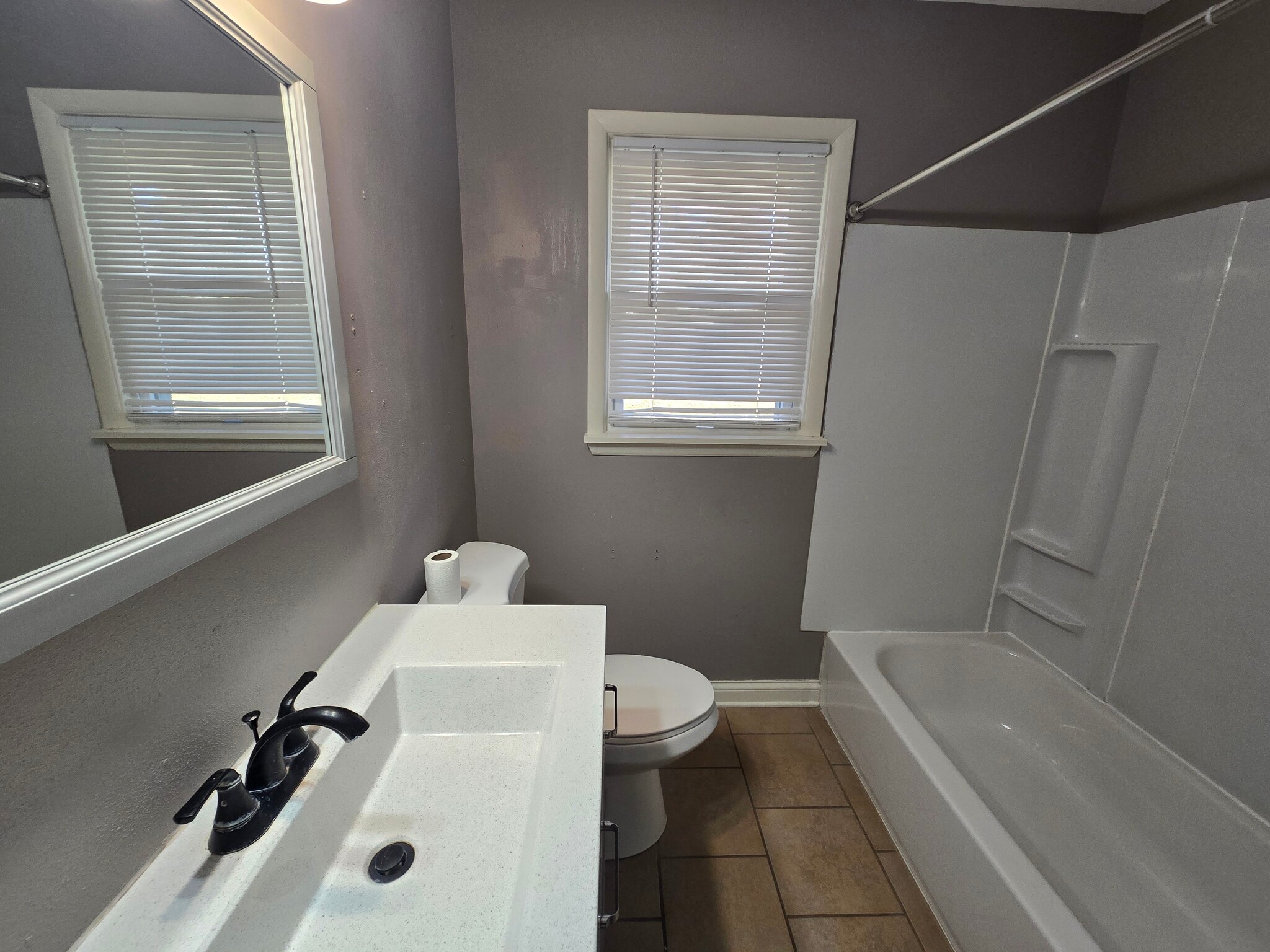 Building Photo - 2728 Edgewood Dr