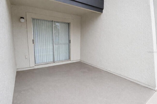 Building Photo - 8425 Cerro Cir