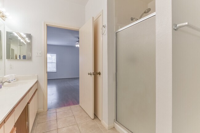 Building Photo - 3126 Holly Hall St