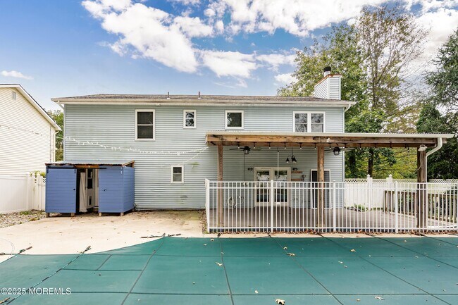 Building Photo - 122 Moses Milch Dr