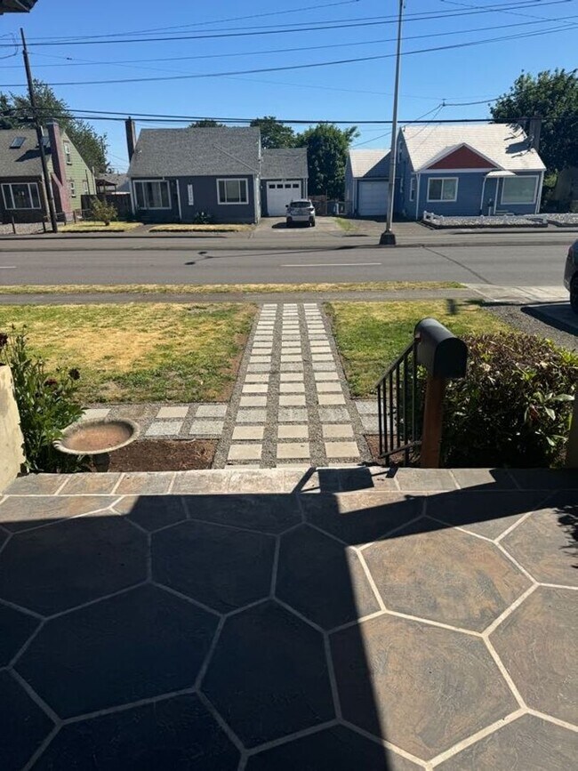 Building Photo - Charming 1920's Home with Large Backyard
