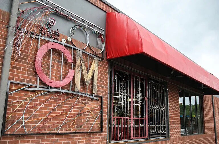 Building Photo - 1025 Brookhurst Dr