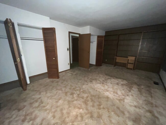 Building Photo - 1123 St Benedict Dr