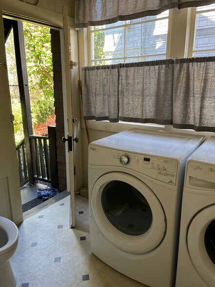 Laundry & half bath - 2644 Benvenue Ave