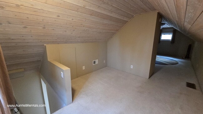 Building Photo - 428 Warwick St