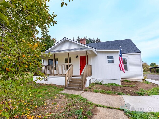 Building Photo - Beautifully Renovated 3-Bedroom Home with ...