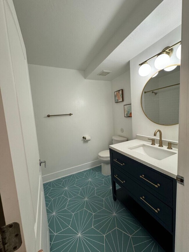 Building Photo - Amazing 4 Bedroom 2 Bath Condo in the heart of North Park!