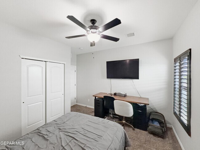 Building Photo - 12805 Kingsbury Ave