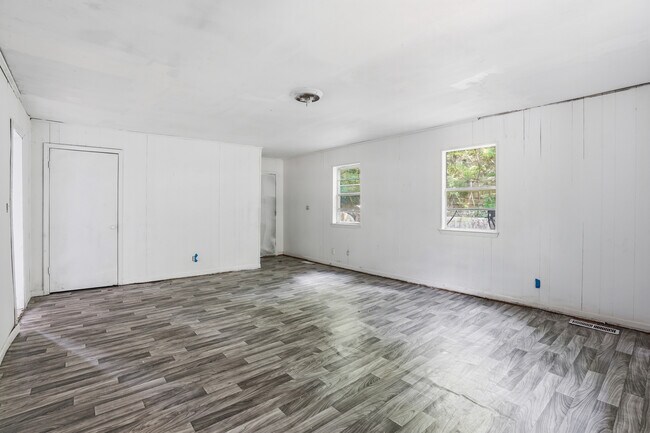 Building Photo - 7827 Rugby Ave
