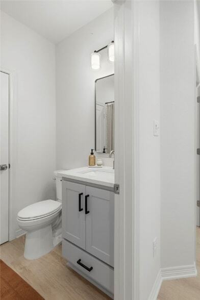 Building Photo - 240 Richards St