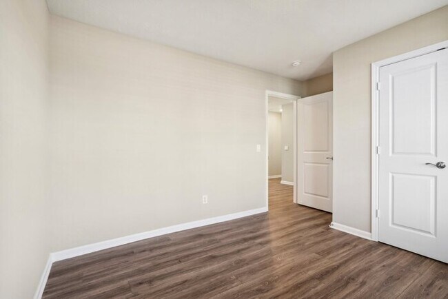 Building Photo - Fantastic 3bd/2ba home! Coming soon!