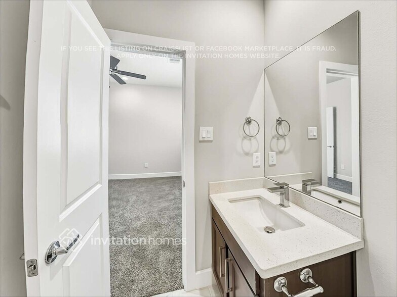 Building Photo - 10534 Executive Lake Dr