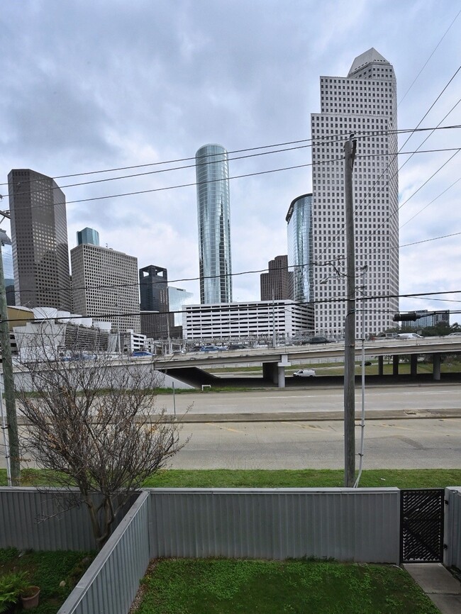 Building Photo - 702 Ruthven St