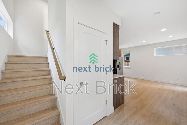 Building Photo - 9207 1st Ave NW