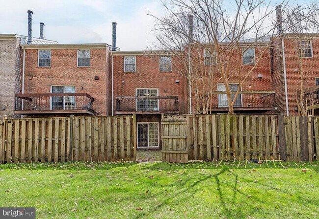 Building Photo - 1116 Soho Ct