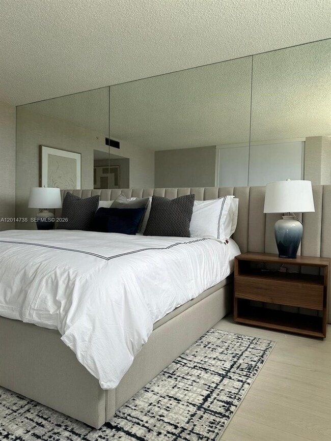 Building Photo - 16400 Collins Ave