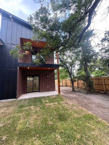 Building Photo - 325 Vargas Alley