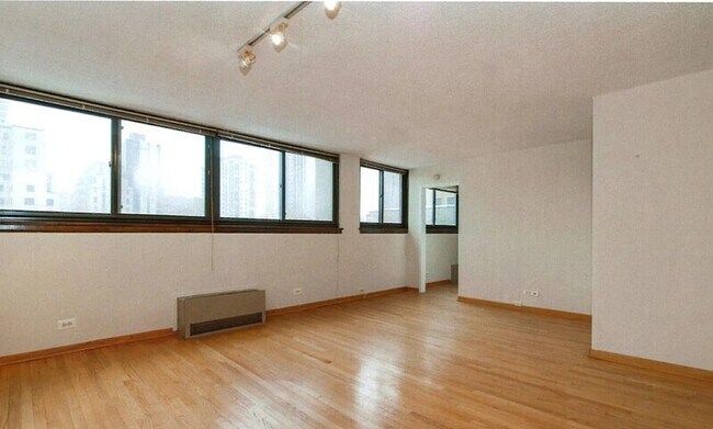 Building Photo - 30 E Division St
