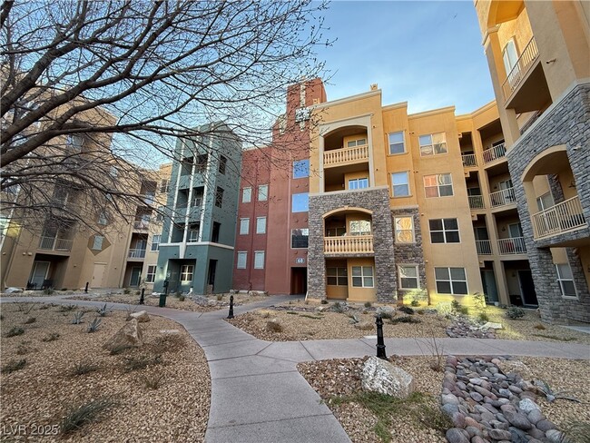 Primary Photo - 68 E Serene Ave