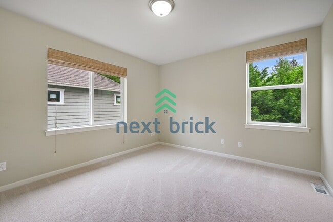 Building Photo - "Charming 4-Bedroom Retreat in Redmond: Spacious 2,540 Sq Ft Home with 2.5 Baths!"