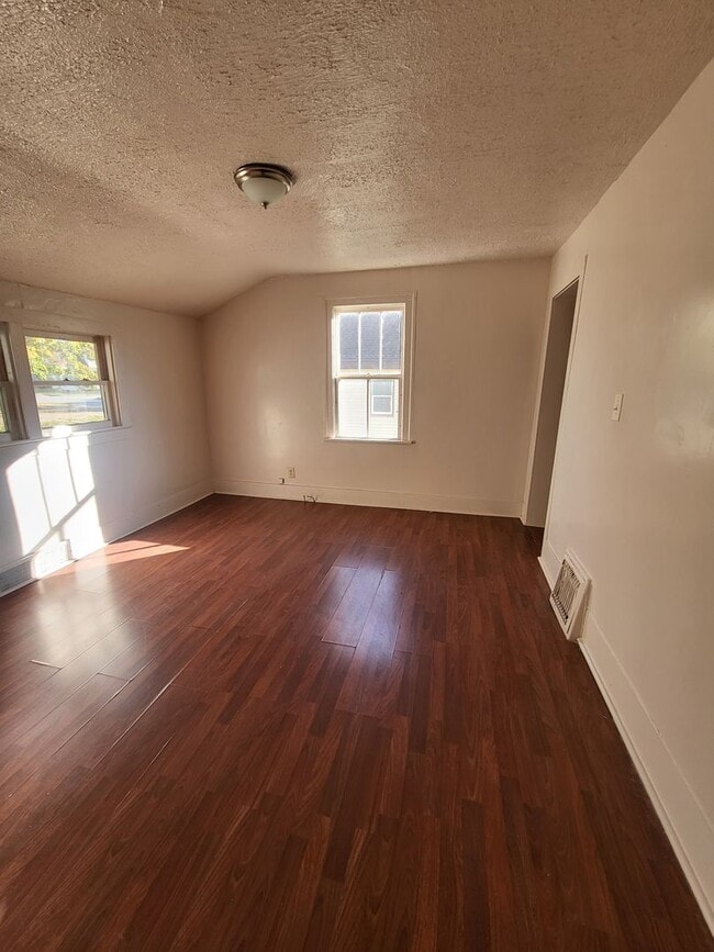 Building Photo - 1192 Maple St