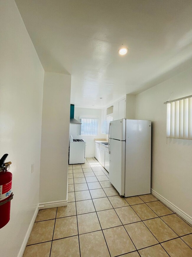 Interior Photo - 158 N Ventura Ave