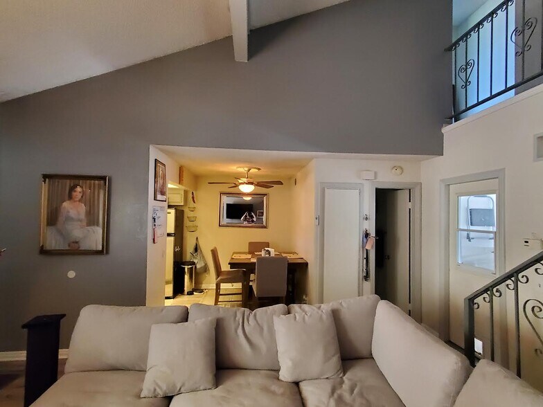 Building Photo - 4288 Rosemead Blvd