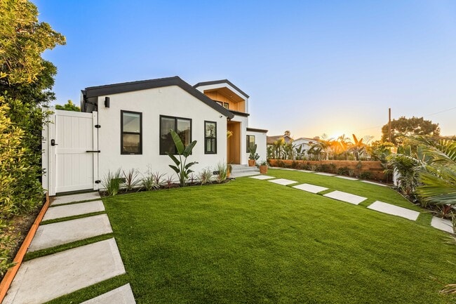 Building Photo - 212 W 64th St