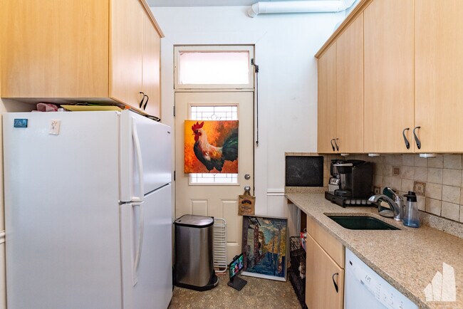 Building Photo - 649 W Wrightwood Ave