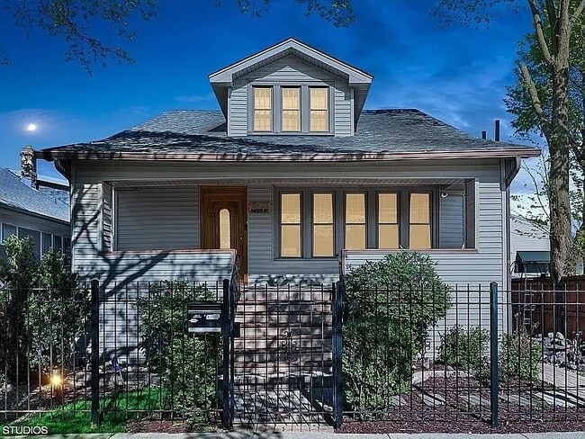 Primary Photo - 2443 N Oak Park Ave