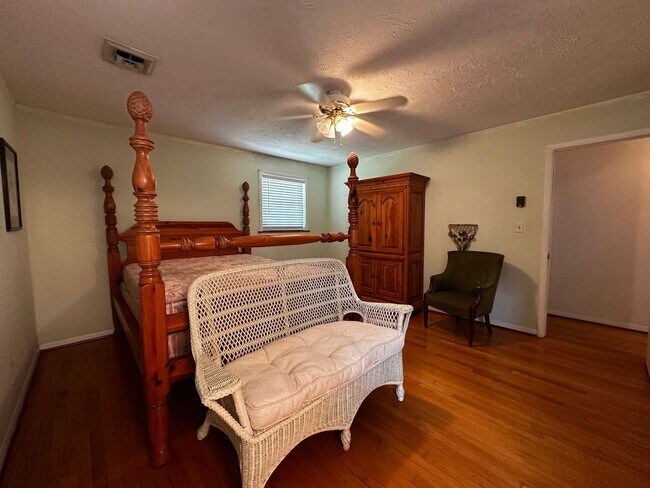 Building Photo - Partially furnished 3 bed/ 1.5 bath - Morristown, TN