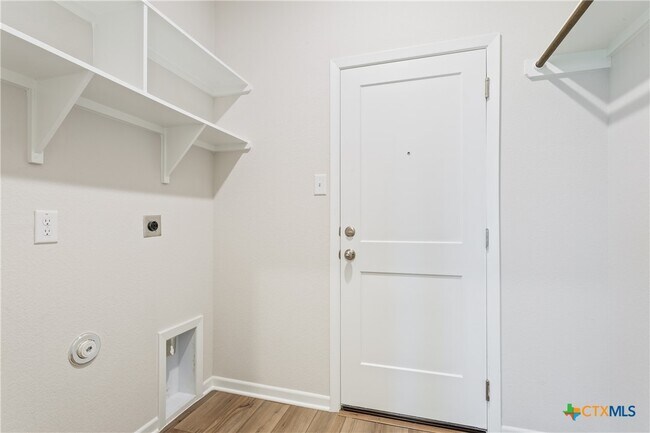 Building Photo - 2823 Fox River Dr