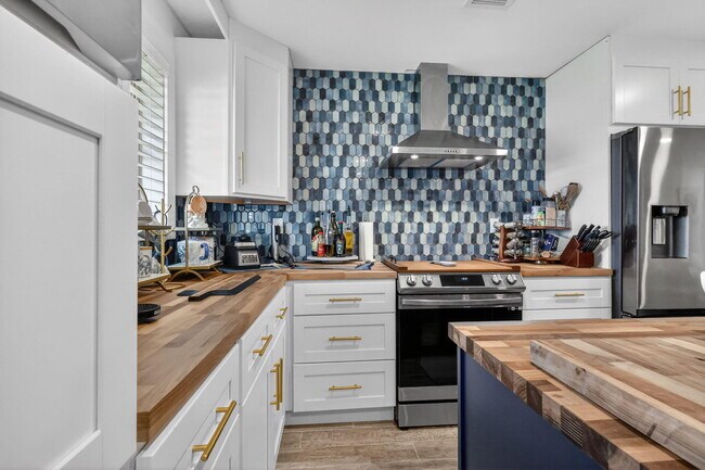 Building Photo - 212 High Point Blvd