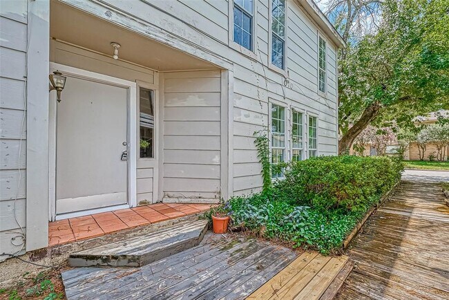 Building Photo - 17805 Villa Way Dr