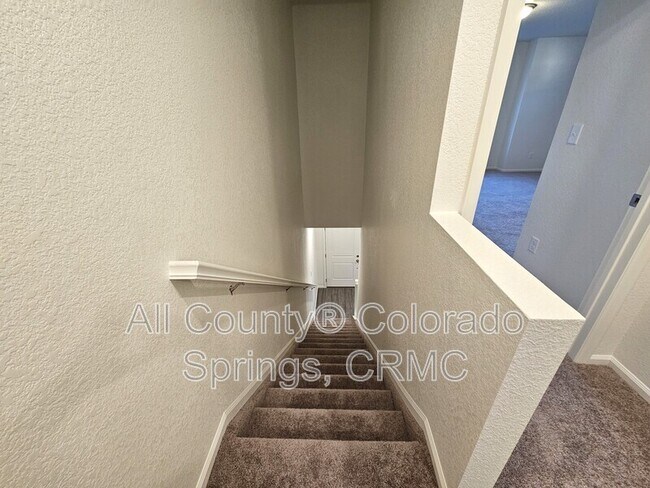 Building Photo - 9256 Lytle Grv