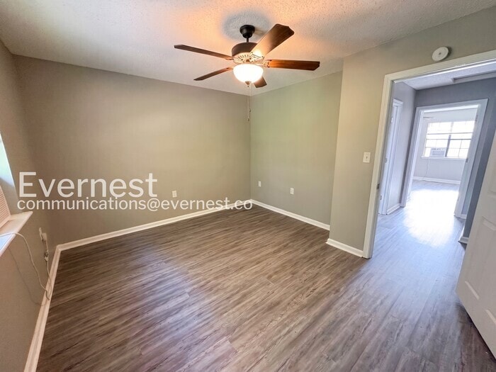 Building Photo - 1800 Labette Manor Dr