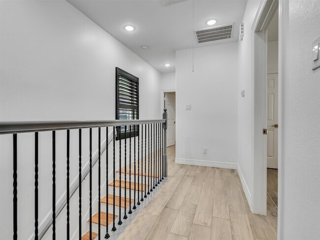 Building Photo - 7923 Bonaire St