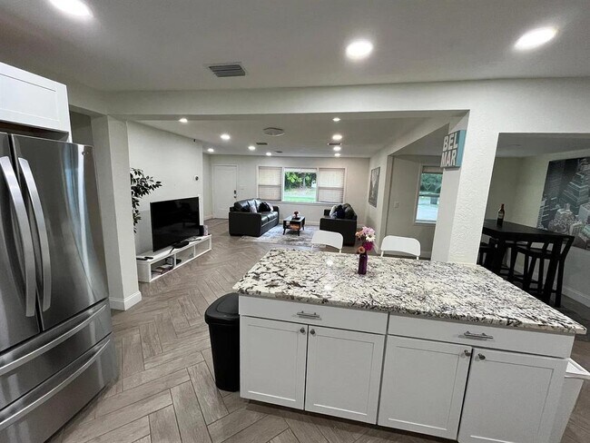 Building Photo - 626 74th St N