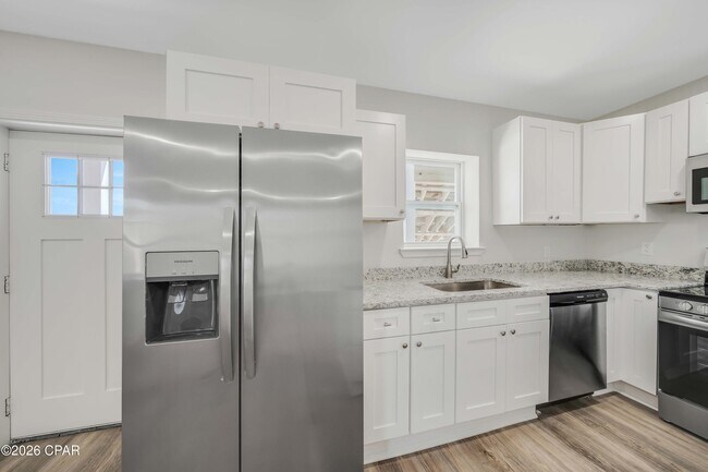 Building Photo - 3904 Ocean View Dr