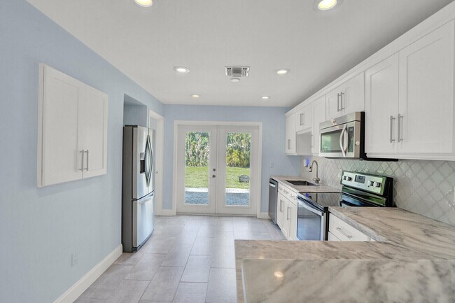 Building Photo - 501 SW 8th St