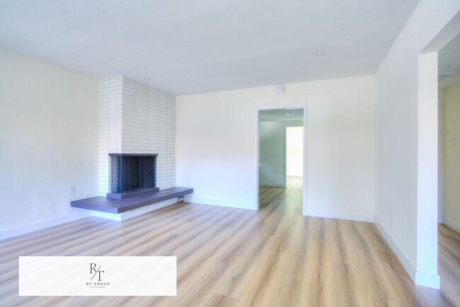 Building Photo - Fully Upgraded Spacious 3-Bedroom Unit in Prime Arcadia Location