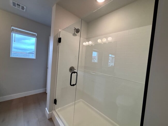 Building Photo - BRAND NEW END TOWNHOME FOR RENT!