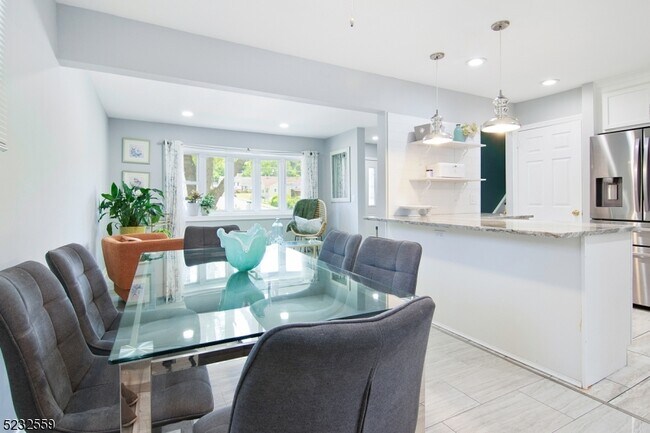 Building Photo - 237 Perry St