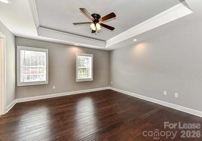 Building Photo - 704 N Main St